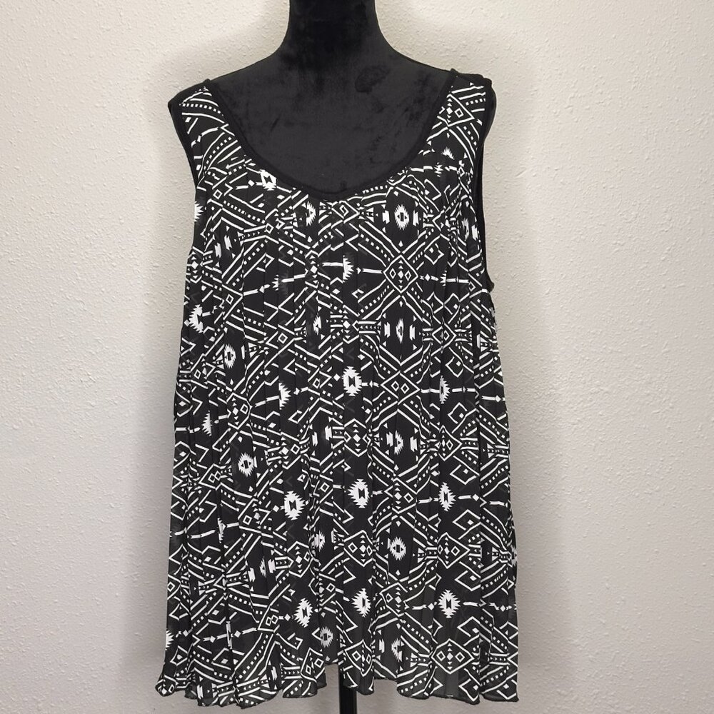 Love On A Hanger Pleated Black & White Aztec Print Sleeveless Blouse - 1X - Picture 3 of 7